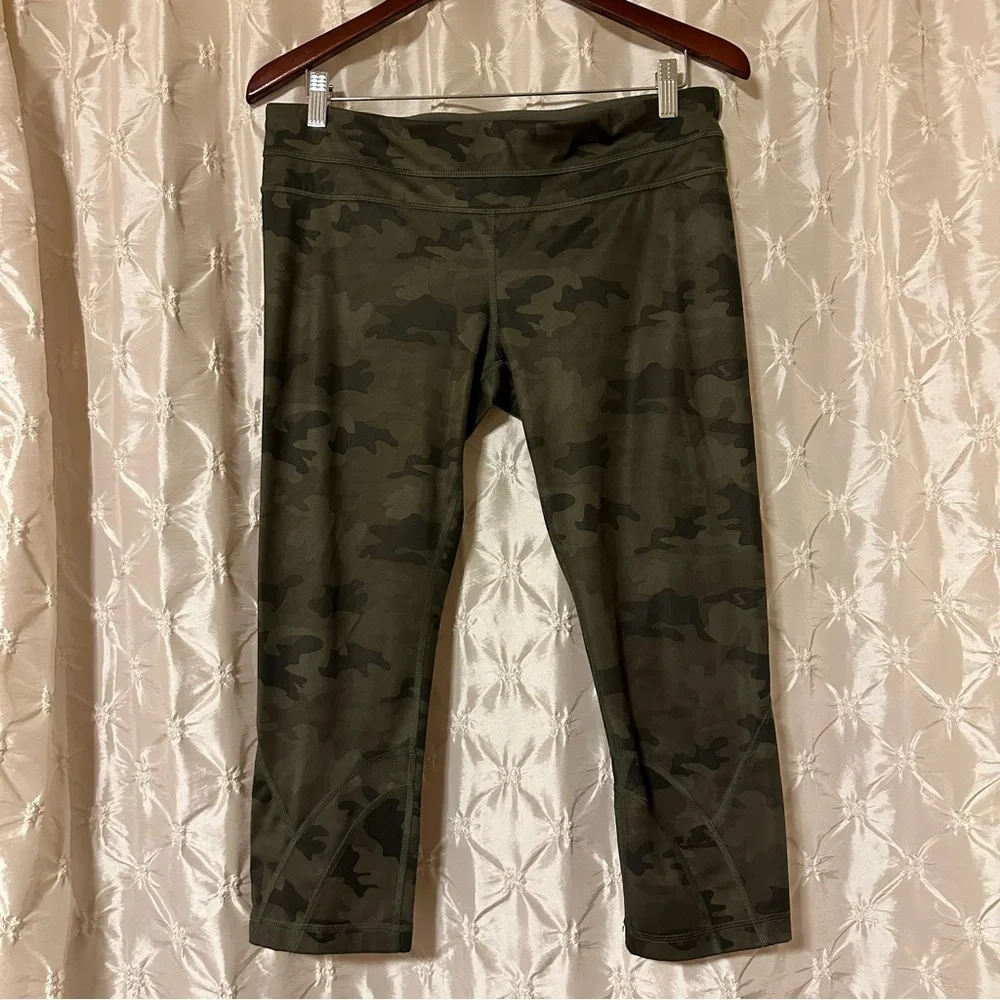 Lululemon Run Inspire Crop Leggings Luxtreme Savasana Camo Fatigue Green